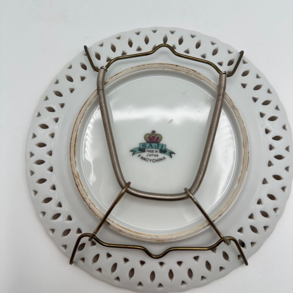 Saji Fancy China Japan Pierced Gold Rim Fruit Plate 7 Inch Wall Hanger - Picture 3 of 5